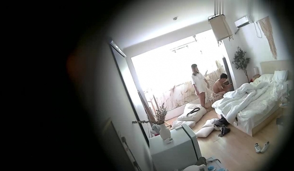 女孩和男友开房 被辅导员责令回宿舍 撂下电话就和男友开啪、男友特会做、女友特会叫、总共操了4次