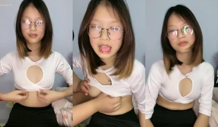 新人！【泡泡鱼妹妹】两个00后可爱眼镜妹~舌吻互舔无套啪啪~稚嫩的少女胴体，看了流鼻血，推荐