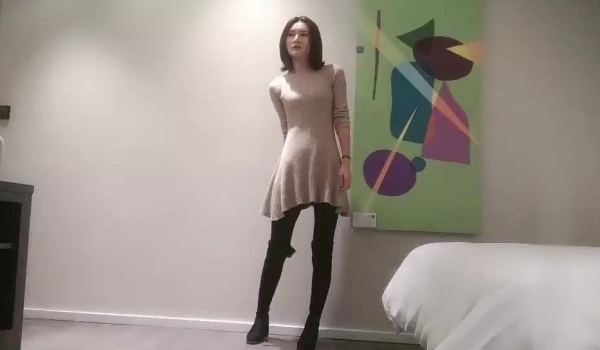 胖哥酒店又一次约操上次操完恋恋不忘的170CM女神级气质美女,每次都用尽全力干的死去活来,想让她