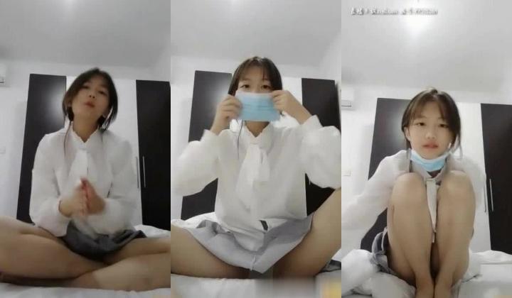抖音6万粉的高中生妹（可爱宝宝子）首次掰开超粉嫩一线天小穴加洗澡,真骚5V