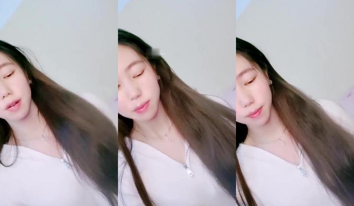 绿播转黄！【大四学妹兼职】校花牛仔裤，雪白大屁股 舞蹈专业 身材不错，皮肤白