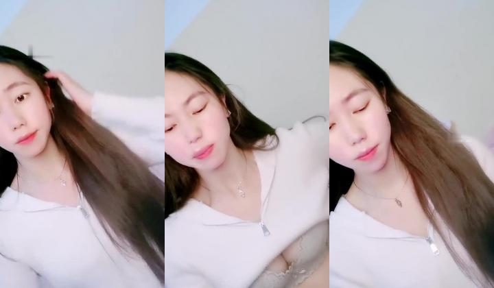 绿播转黄！【大四学妹兼职】校花牛仔裤，雪白大屁股 舞蹈专业 身材不错，皮肤白
