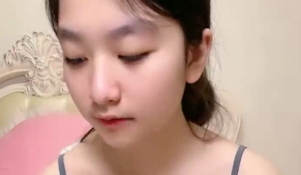 魅力学妹，【小涵的涵】超级美乳！道具自慰~掰穴，清纯嫩妹撒尿