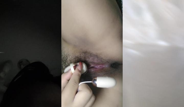 巨乳大学生下海~【小土豆】，宿舍直播~超级大奶子，正宗大学生，宿舍还有人，爽到喷水
