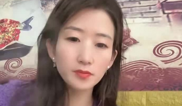 这个小少妇真不错，【明天开我吓死了】，纯天然的C罩杯美乳，风情万种眉眼间诱惑