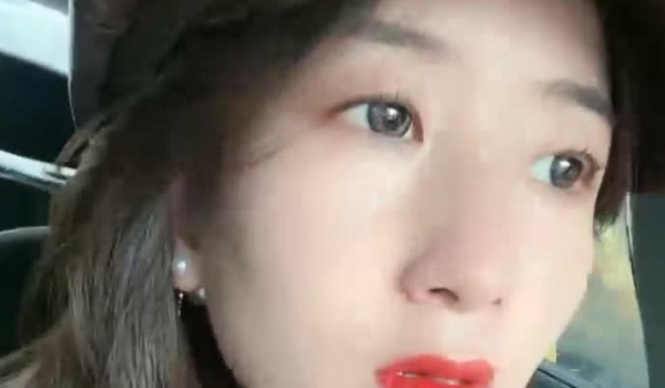 这个小少妇真不错，【明天开我吓死了】，纯天然的C罩杯美乳，风情万种眉眼间诱惑