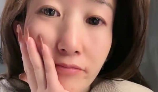 这个小少妇真不错，【明天开我吓死了】，纯天然的C罩杯美乳，风情万种眉眼间诱惑