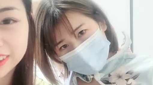年轻人的性爱游戏精彩4P生活，两男两女吃奶子玩逼互相比拼，各种爆草抽插硬怼菊花浪荡呻吟不断，颜射