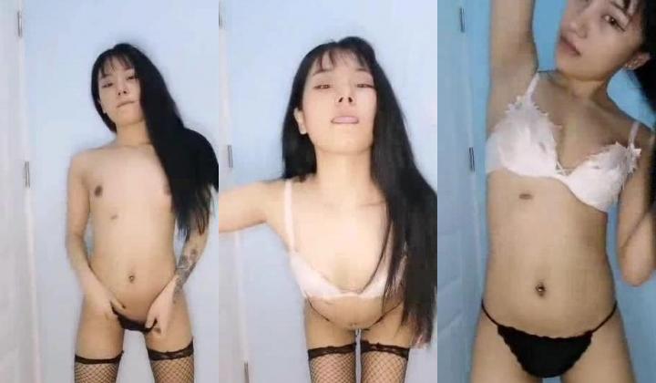 高颜值小美女主播 身材也很苗条 自慰插穴 大姨妈都来了 很拼