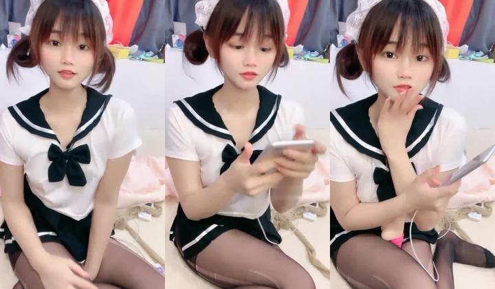超可爱高校学生妹妹下海道具狂插，相当哇塞的嫩妹，小白臀撅起来诱惑