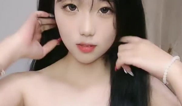 新人，学生妹刚下海，【06年小甜甜】，清纯漂亮小仙女，白花花的裸体骤然出现，好美超赞！