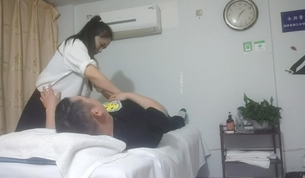 专供按摩会所，【别人的老婆就是漂亮】，3位按摩技师小姐干爽，撩骚技能满分，人妻被拿下了好几个，精