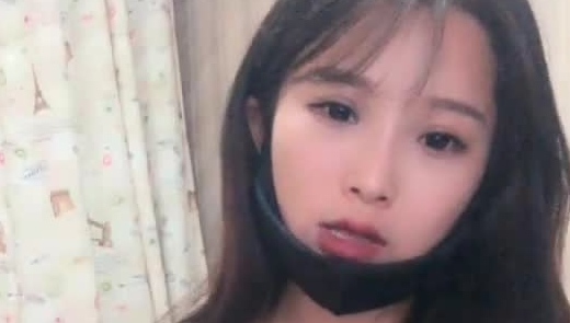 高颜值长发妹子床上漏奶漏逼自慰秀 床上跳蛋震动逼逼掰开非常诱人