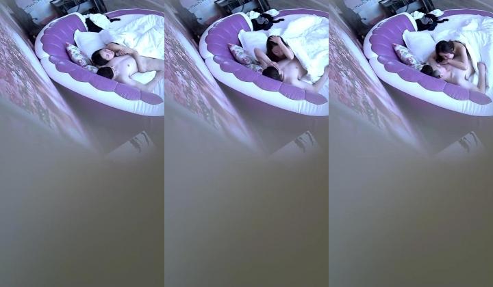 温馨钟点房喝着红牛的小青年与电话多业务有点忙的销售姐姐啪啪啪主动吃J8搞硬女上表情享受还说用力