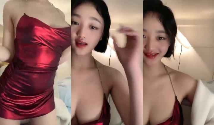 G奶女神！首次扒穴特写~【天天想鼠】，这对奶子就极品了，纯天然发育的这么大，脸蛋美，屄也难得露了