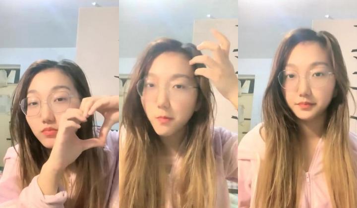 眼镜妹，极品反差婊，【小野猫】新人下海~!学生宿舍~全裸沐浴~柔逼掰穴~流浆，青春胴体给你看~撸