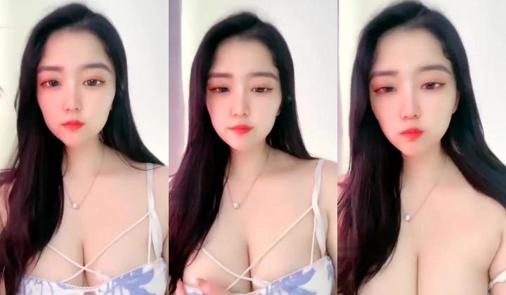 超美爆乳尤物这奶子真劲爆正点巨乳满屏都是白花花的嫩肉好想舔一舔