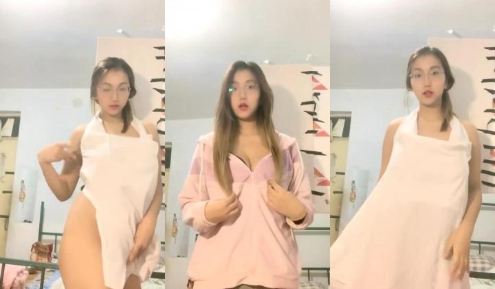 眼镜妹，极品反差婊，【小野猫】新人下海~!学生宿舍~全裸沐浴~柔逼掰穴~流浆，青春胴体给你看~撸