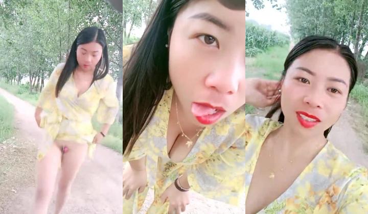 提前返乡的小少妇，【农村骚娘们】，为了赚钱补贴家用，户外裸奔，路边撒尿，乡村小路上春光无限
