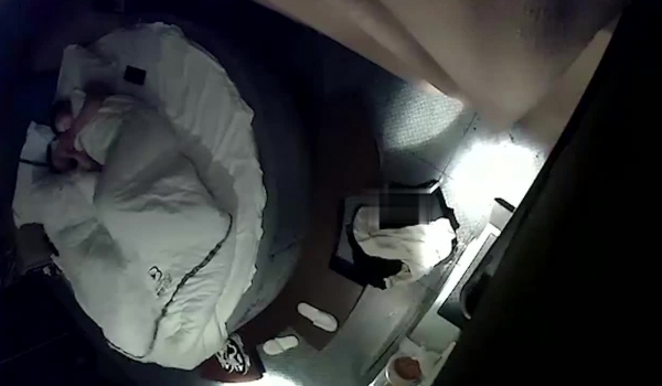 电影圆床直观欣赏数对男女激情造爱御姐人前高冷床上放荡换上情趣装立马变母狗干的热火朝天