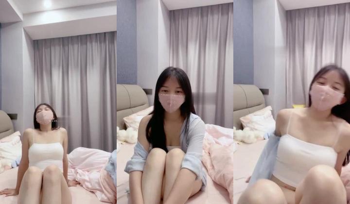 店长推荐，9月的新星，绝美00后，【高端清纯】，哇塞，好漂亮，女神下海，蜜桃臀大奶子，扭起来让人