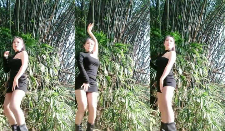 户外大神~【不翘退钱】两骚闺蜜~野外马路~小树林跳蛋全裸~真实刺激，时刻担心路人出没，紧张