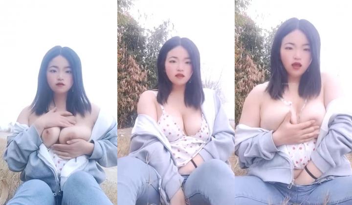 【户外】【茜茜小母狗】合集，户外露出刺激，高速公路，公交车站，男厕所~玩的就是心跳