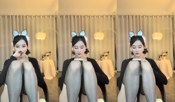 新人！正宗绿播下海~【做你意中人】高跟长腿~顶级颜值！~~极不极品各位大哥说了算~！起码录了她半