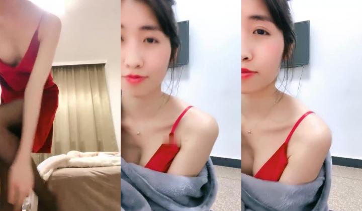 新人，校花级女神，美到爆炸，【一只酸柠檬】，挺有气质的一个美女，独居家中柳腰翘臀扭起来