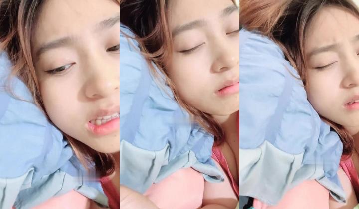 新人学妹~【佳佳19岁】极品美乳~宿舍~网吧跳蛋~淫水四贱！