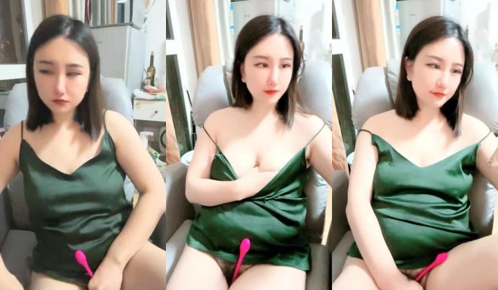 还在哺乳期，清秀美人妻，【庄青莼】，挤出奶水自己尝尝，无套内射，生过娃的女人已经彻底放开了