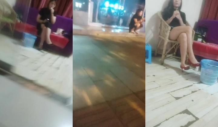【妇女研究员】夜探红灯区，逛了很多家选了骚熟女，超近视角掰穴，怼着骚穴就是操