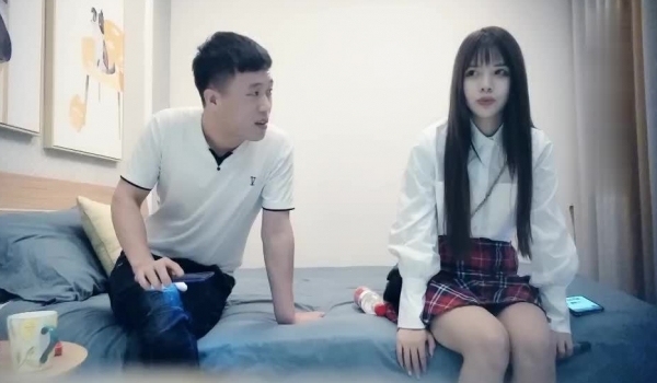 【七天极品探花】约操高端外围，00后清新小萝莉粉嫩，美腿翘臀抠穴调情后入啪啪
