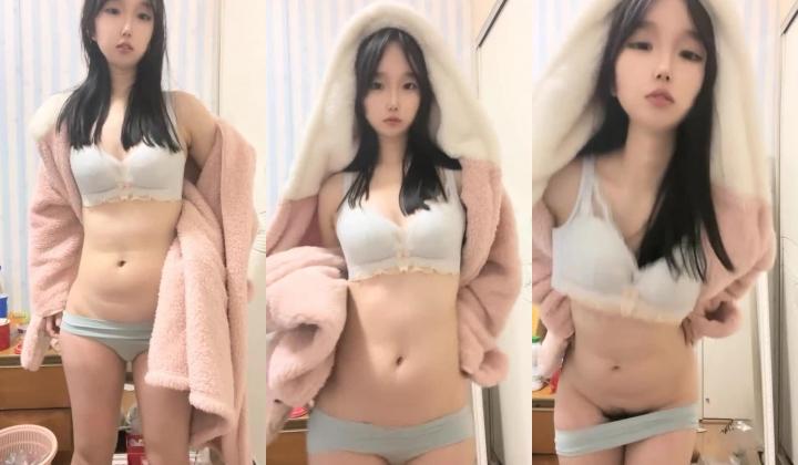 【小悦宝】校花学妹~!清纯学生服~掰穴特写~新道具自慰~清纯反差婊，爱嫩妹