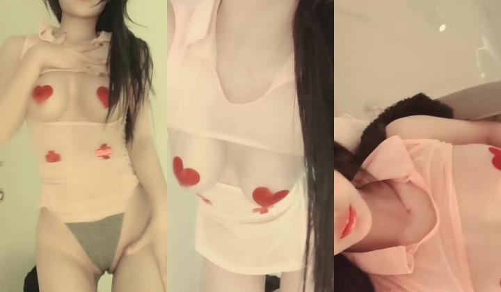 重磅顶级绿播女神下海【大白兔】，首次漏B！卧槽！好激动，欲遮还休这骚货挺会拿捏男人的，骚！