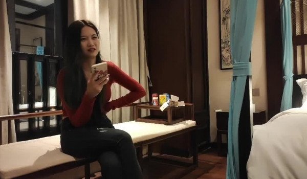 专搞阿姨 红衣少妇嫩阿姨嫌胖子鸡巴小操起来没感觉用力啊没吃饭