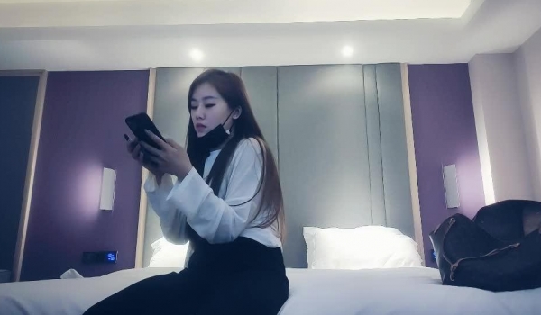 赵总极品寻花长相甜美小姐姐，满背纹身69姿势口交舔逼，抬起双腿打桩机猛操，上位骑乘后入操的晃动奶