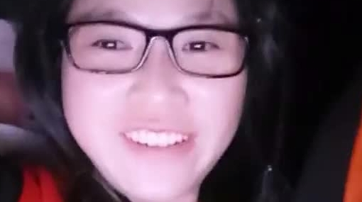 淫骚眼镜妹带着两个一块打工的姐妹夜晚广场和神经病流浪汉啪啪后再勾引摩的司机野战