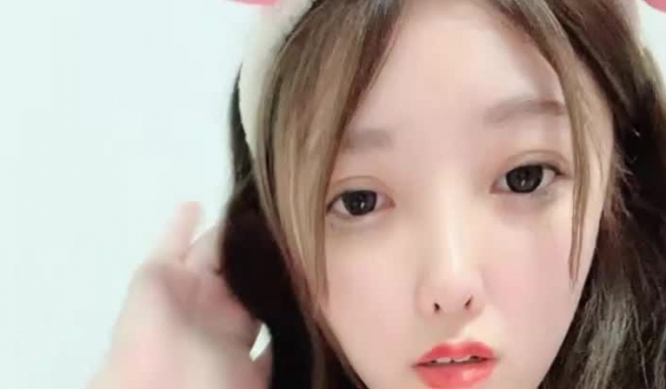小奕可 21岁颜值学妹 跳蛋自慰喷水，这么漂亮，让兄弟们尽情欣赏逼逼和乳房