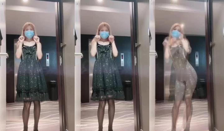 青春无敌 推特人气可甜可盐清纯活泼女神【董香】高价私拍，裸舞、自慰、露出、调教、放尿舞跳的好又特