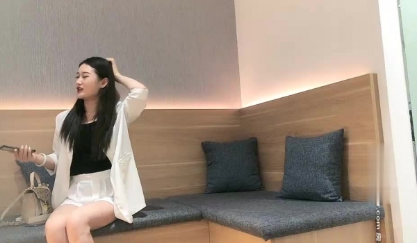 午夜寻花第二场白衣长发妹子，脱光光摸奶舔弄口交近距离特写，抬腿猛操呻吟娇喘