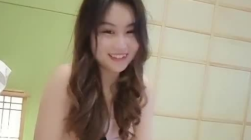 重磅推荐，【情趣人体模特】，线下约私拍的平面模特，情趣黑丝，古风肚兜，黑森林水汪汪，酒店开操不负