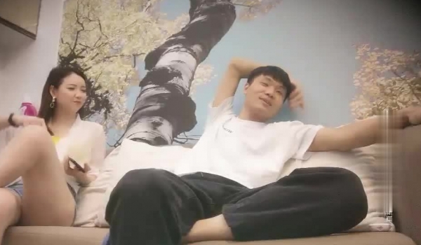 91杨先生深夜探花长相甜美少妇TP啪啪，69口交穿上黑丝无套按着大力猛操，呻吟娇喘非常诱人