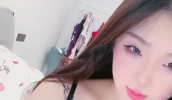 顶级明星级颜值秒杀网红，真正的绝世美乳抖得飞起，美到爆，超级诱惑秒硬，男人心目中的完美尤物