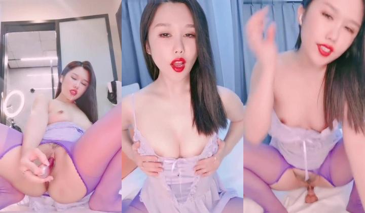 高颜值御姐少妇「尼尼子」骚浪婊子吃性药直播，自慰高潮喷水，满口粗言秽语，又粗俗又风骚！