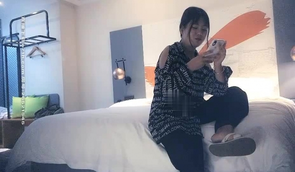 91沈先生探花约了个肉肉身材萌妹，近距离特写手指插入扣逼，抬腿侧入猛操呻吟娇喘