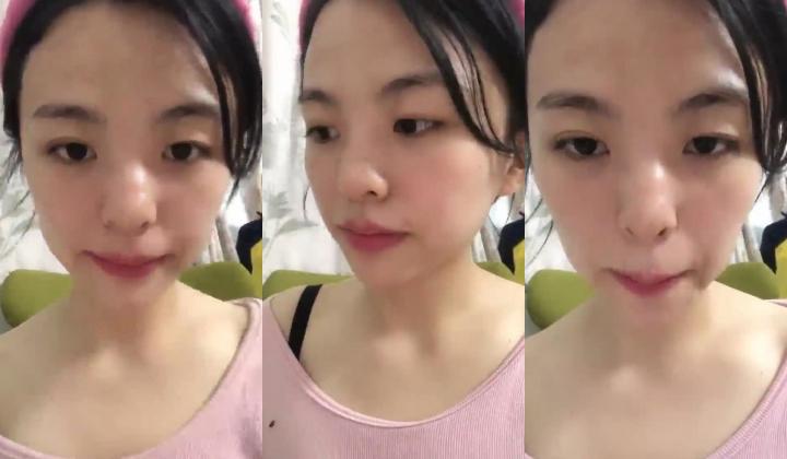 正宗邻家女神！超级漂亮~【小白甜甜】，道具自慰！爽，纯天然素颜，无添加的美，闺房里淫荡的一面，让