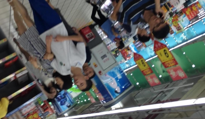 美女聚集横扫商场地铁极限抄底各种类型风格小姐姐裙底