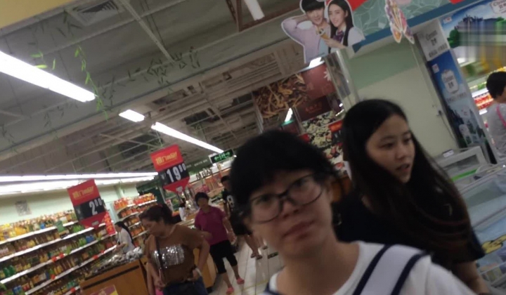 美女聚集横扫商场地铁极限抄底各种类型风格小姐姐裙底