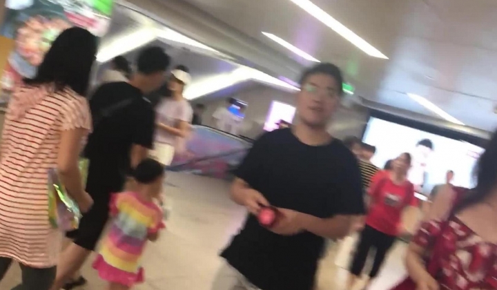美女聚集横扫商场地铁极限抄底各种类型风格小姐姐裙底